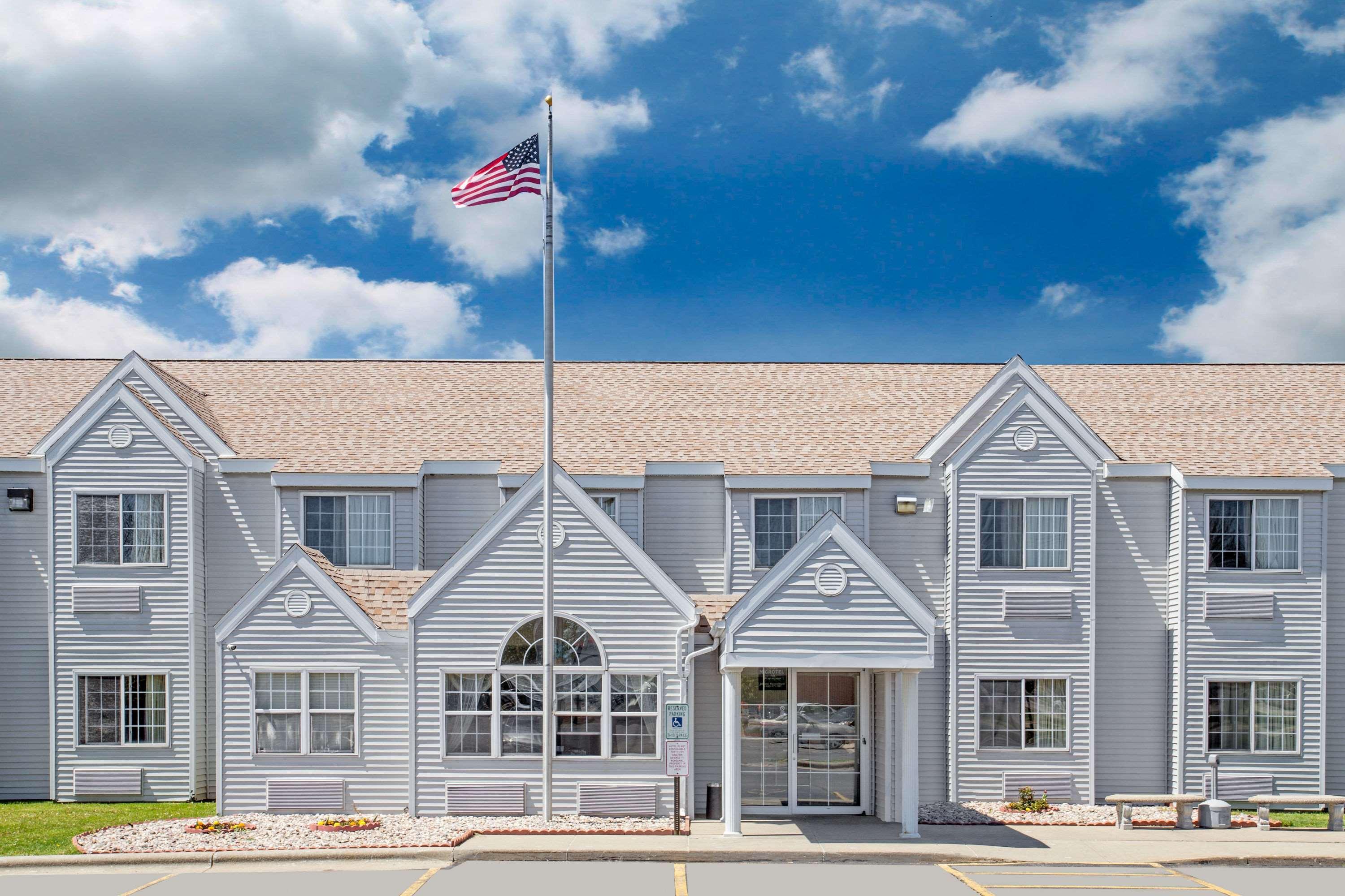 Microtel Inn By Wyndham Janesville Εξωτερικό φωτογραφία
