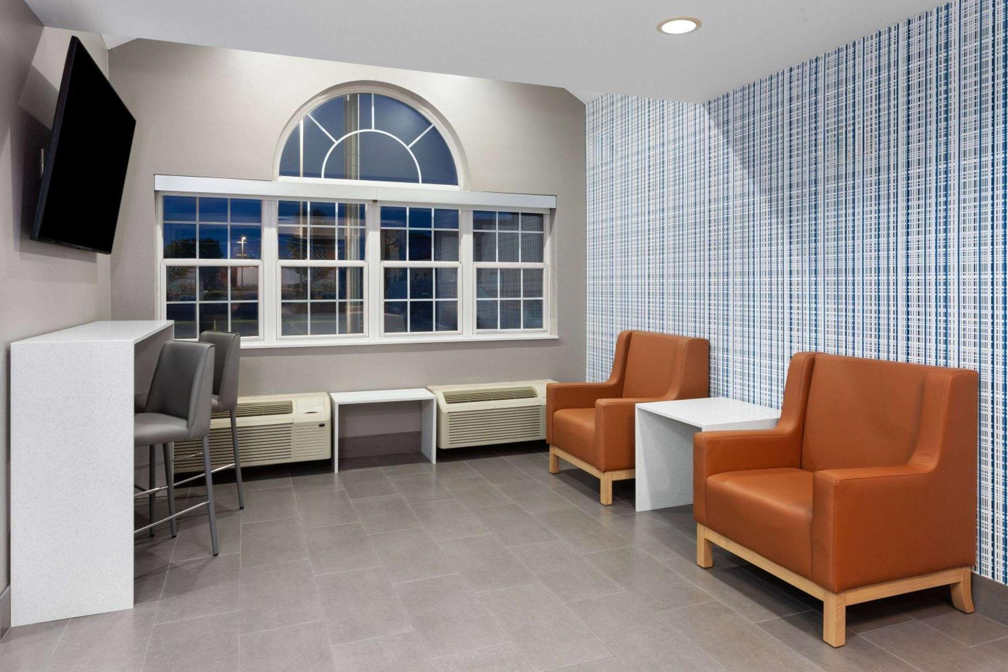 Microtel Inn By Wyndham Janesville Εξωτερικό φωτογραφία
