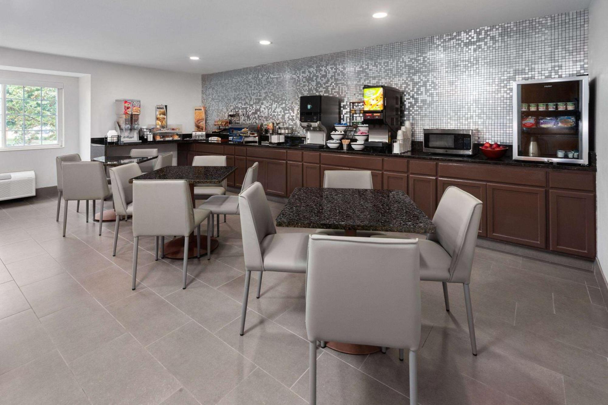 Microtel Inn By Wyndham Janesville Εξωτερικό φωτογραφία
