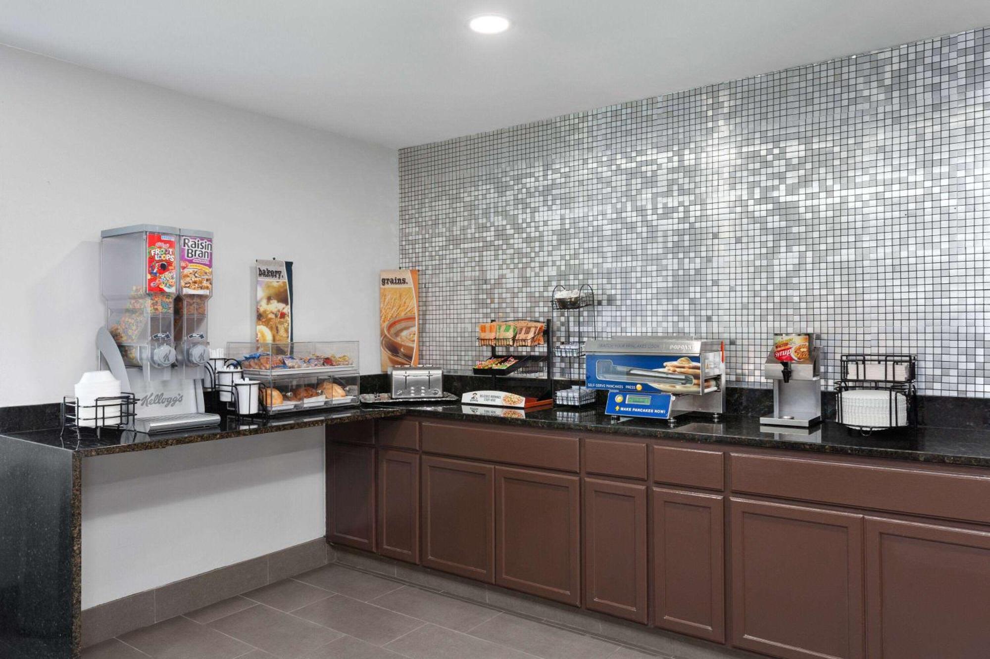 Microtel Inn By Wyndham Janesville Εξωτερικό φωτογραφία