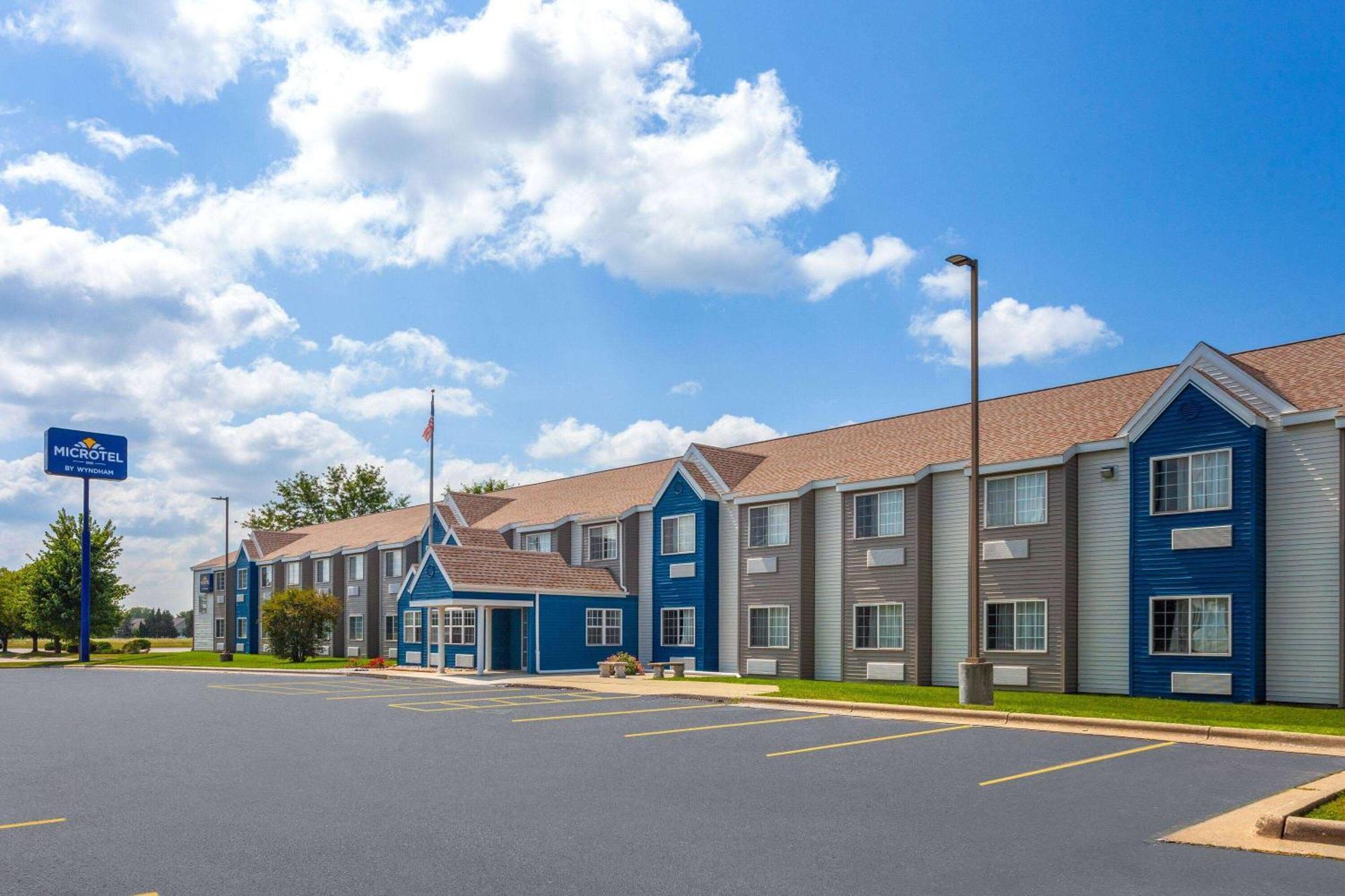 Microtel Inn By Wyndham Janesville Εξωτερικό φωτογραφία